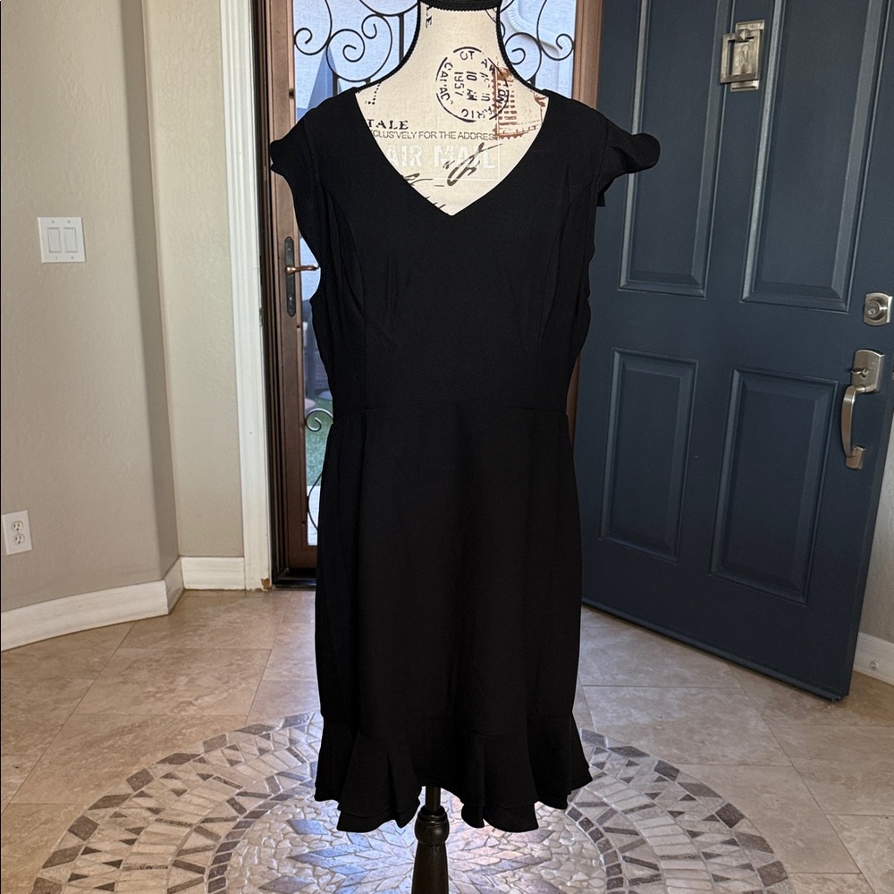 19 COOPER LITTLE BLACK DRESS WITH FLARAL LACE CUTOUT ON BACK